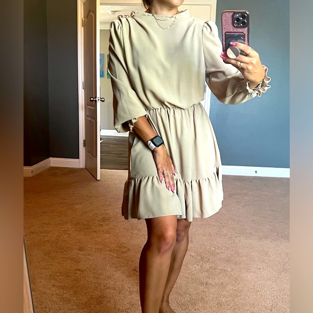 New dress, never worn. Size M - Picture 2 of 3